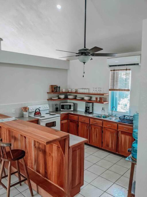 Vacation Home Blue Lotus Cayo Caulker Exterior foto